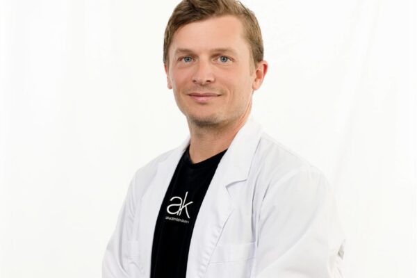 Personalebillede af Hans Christian Ring i hvid kittel